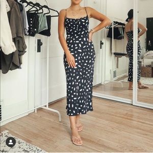 Aritzia Wilfred Bellow Dress 